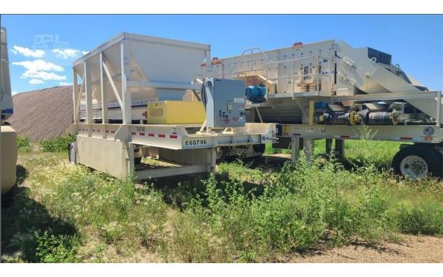 2020 Straightline 36x22 Portable Belt Feeder