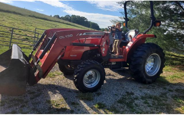 2010 Massey Ferguson 1648 Tractor W/ DL130 Loader  For Sale in Sugar Creek, Ohio 44681
