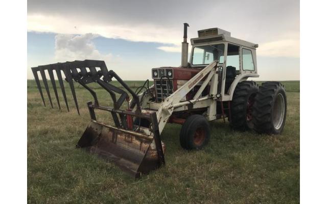 International 1066  Farmall Tractor For Sale In Oakley, Kansas 67748