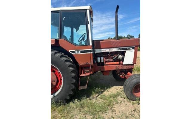International 1086 Tractor For Sale In Forbes, North Dakota 58439