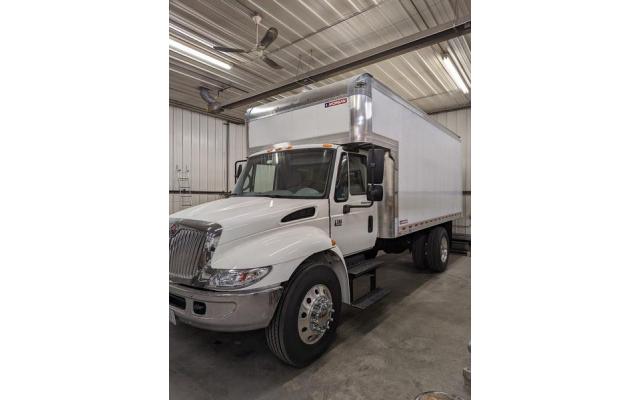 2003 International Durastar 4300 Box Truck