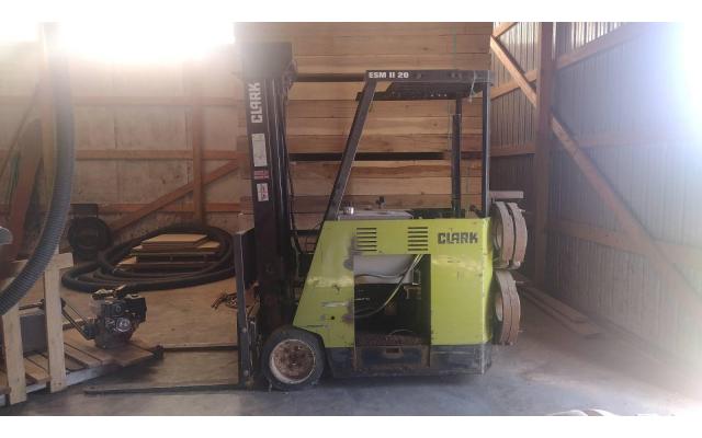 2000 Clark 3,000 LB Forklift For Sale In Knox City, Missouri 63446