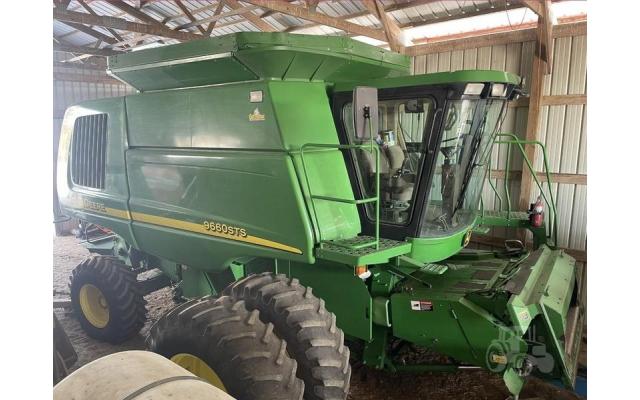 2004 John Deere 9660 STS Combine