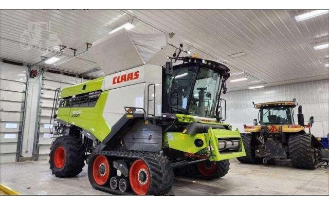 2022 Claas Lexion 8700TT Combine