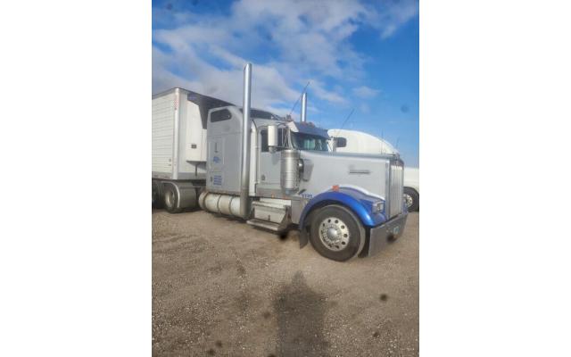 1999 Kenworth W900L Semi-Tractor – For Sale