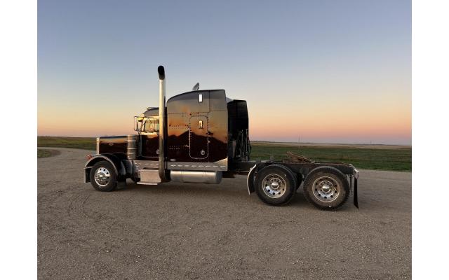 FOR SALE: 2000 Peterbilt 379 EXHD – Fully Rebuilt & Like New