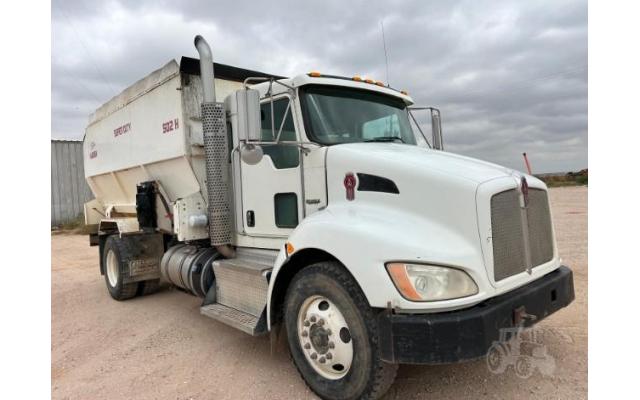 2013 Kenworth T370 Feed Truck – For Sale