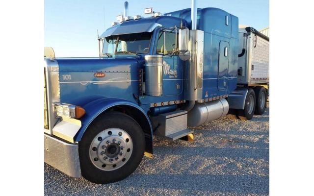1997 Peterbilt 379 Sleeper Semi Truck – For Sale