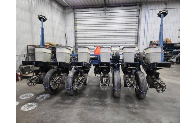 1995 Kinze 2000 6/11 Planter – For Sale In Colfax, Iowa 50054