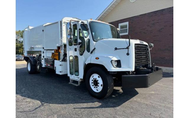 2014 Freightliner 108SD Side Loader Trash Truck – For Sale In O'Fallon, Missouri 63366