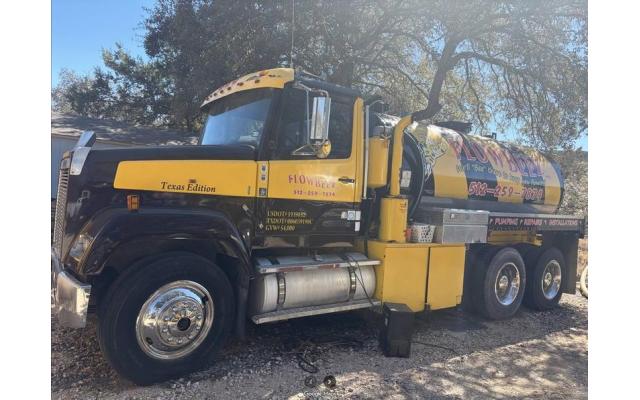 1987 Freightliner FL120 Tank Truck For Sale In Leander, Texas 78641