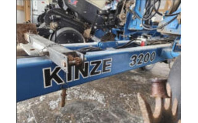 Kinze 3200 12R30 Planter For Sale In Keota, Iowa 52248