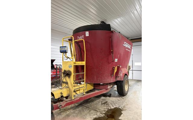 Supreme 700T Twin Screw Vertical Mixer – Balfour, ND 58712