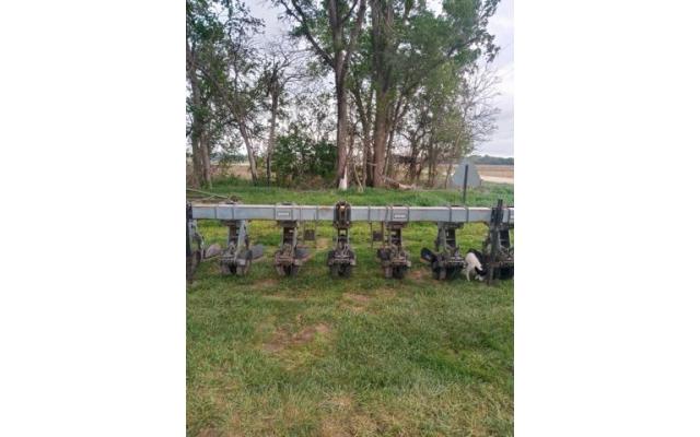 Hiniker 6000-100 30" Crop Cultivator For Sale In Silver Lake, Kansas 66539