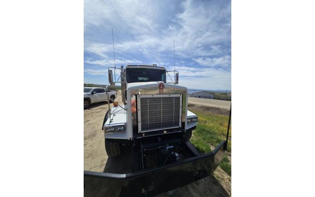 Kenworth With Kuhn Knight 8132 Spreader For Sale In Parma, Idaho 83660
