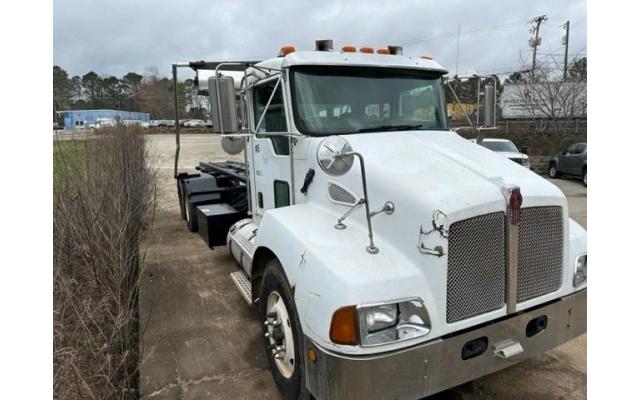 2008 Kenworth T300 Roll Off Truck