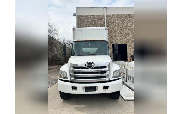 2017 Hino 268 Box/Straight Truck