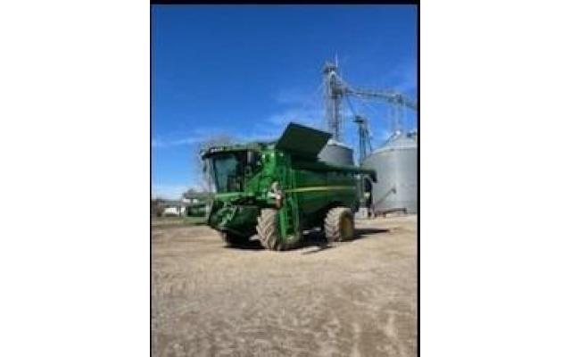 2012 John Deere S660 Combine
