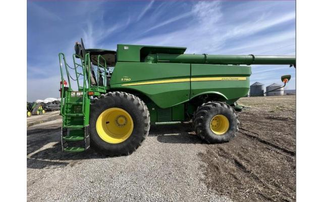 2019 John Deere S780 Combine