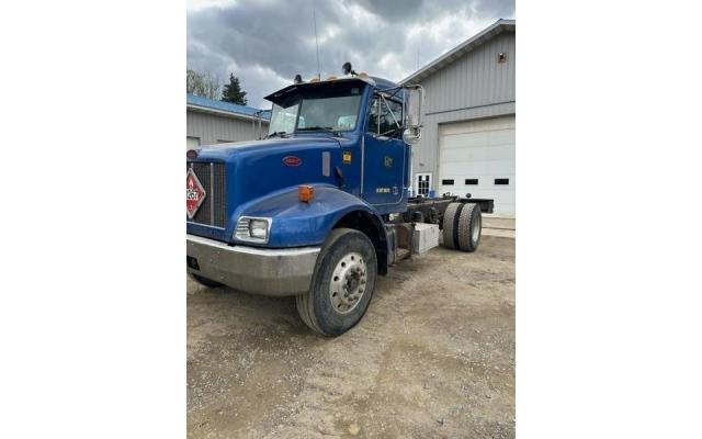 2000 Peterbilt 330 Day Cab Truck
