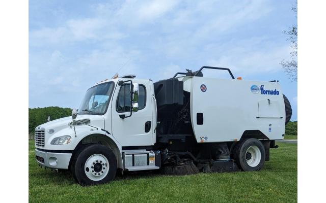 2016 Freightliner M2 Schwarze A7000 Tornado Vacuum Street Sweeper