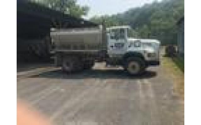 1994 Ford LA9000 Lime and Fertilizer Spreader Truck For Sale In Curwensville, Pennsylvania 16833