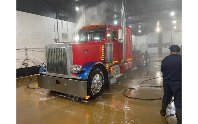 1997 Peterbilt 379 EXHD Semi-Tractor For Sale In Cedar Hill, Texas 75104