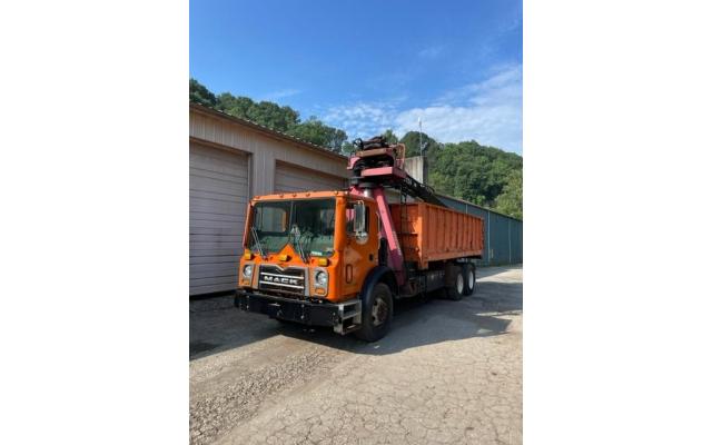 2009 Mack MRU613 Yard Dump Box Truck For Sale In West Conshohocken, Pennsylvania 19428