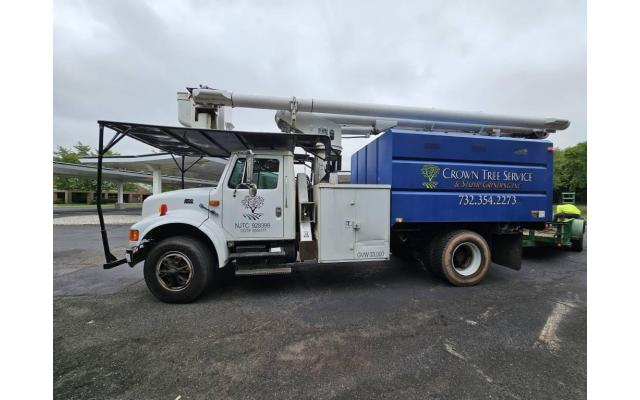 1998 International 4700 Bucket/Boom Truck For Sale in Franklin Park, New Jersey 08823