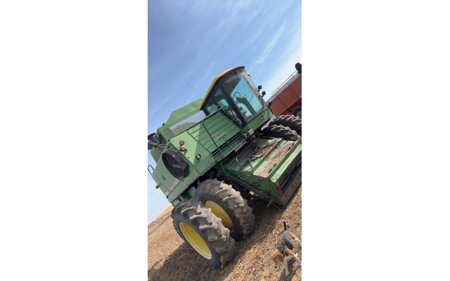 John Deere  8820 Combine  For Sale In Edgeley, North Dakota 58433