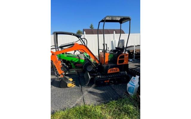 Industrial FF12 Mini Excavator For Sale in Fort Mc Murray, Alberta, Canada T9H5C3