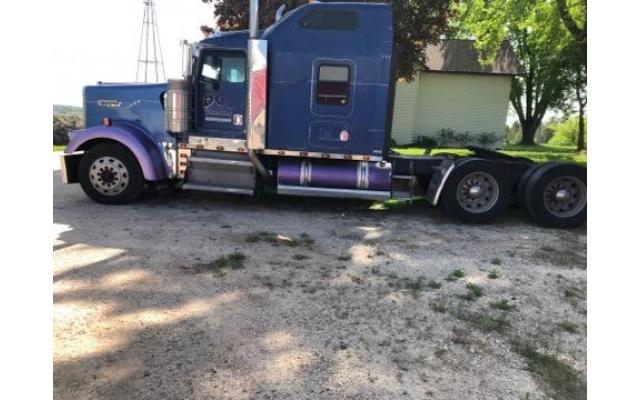 1999 Kenworth W900L Semi-Tractor For Sale In West Bend, Wisconsin 53095