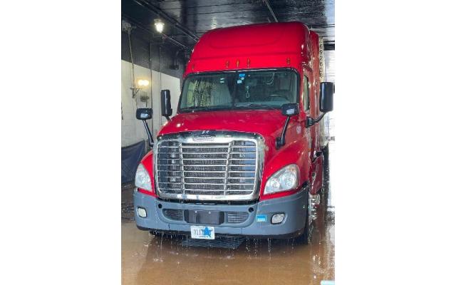 2017 Freightliner Cascadia Semi-Tractor For Sale In Gary, Indiana 46403