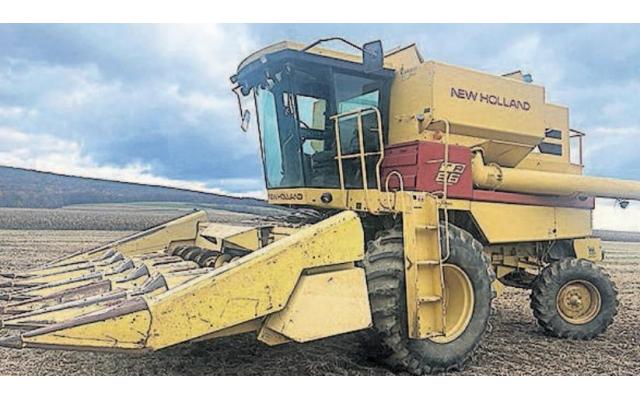 New Holland TR86 Combine For Sale In New Berlin, Pennsylvania 17855