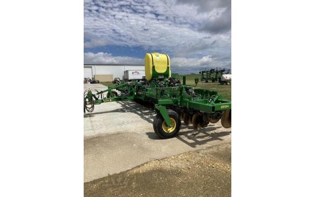 2014 John Deere 2510H Applicator For Sale In Beloit, Kansas 67420