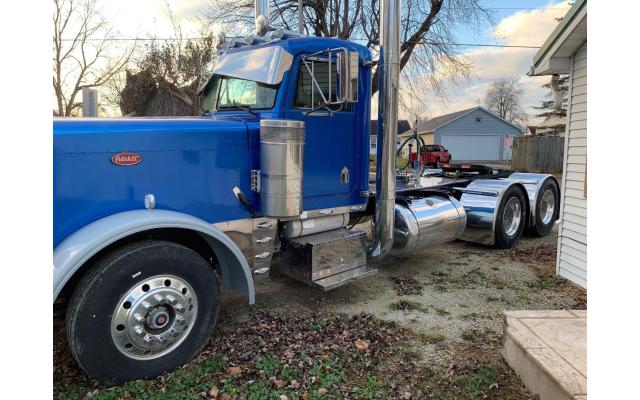 1992 Peterbilt 379 EXHD Day Cab Truck For Sale In Kokomo, Indiana 46901