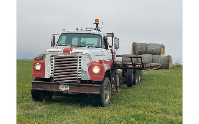 1976 Craven 14'x41' Stack Mover Mounted To A 1974 International