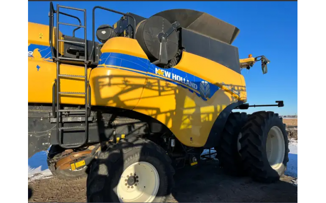 2014 New Holland CX8090 Elevation Combine For Sale In Glen Ewen, Saskatchewan, Canada S0C 1C0