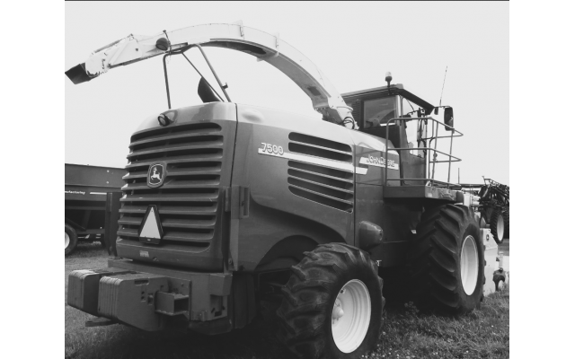 2004 John Deere 7500 Self-Propelled Forage Harvester For Sale In Townville, Pennsylvania 16360